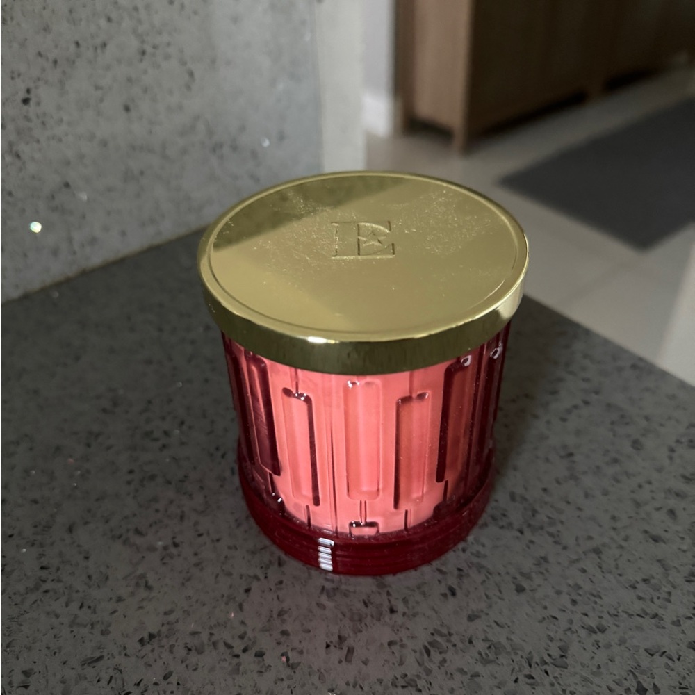 New Elton John x Slatkin + Co. Candle in English Ivy & Rose